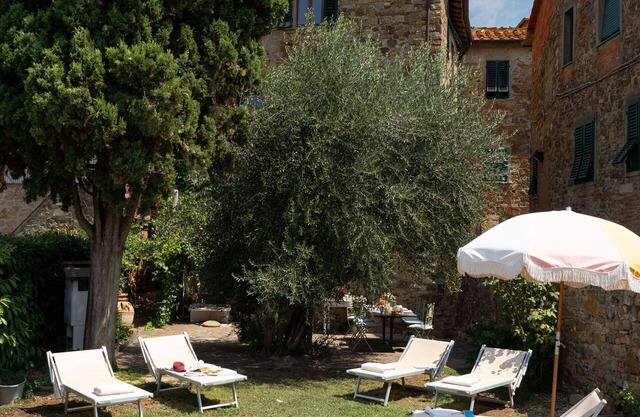 Alleinstehendes Ferienhaus mit W-LAN, Klimaanlage, privatem Pool, TV, Innenhof, bei Arezzo