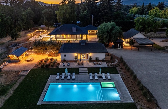 Private Villa on 4.3 Acre Estate Pool + Hot Tub + Yoga Room Close to Sonoma DT