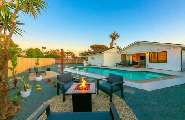 Private Villa Poolside Oasis 15 Min to Everything!