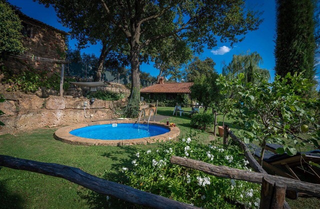 Alleinstehendes Ferienhaus mit Klimaanlage, W-LAN, privatem Pool, TV, Innenhof, Panoramablick