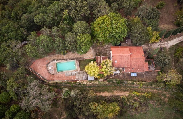 Alleinstehendes Ferienhaus mit privatem Pool, W-LAN, Klimaanlage, TV, Innenhof, bei Arezzo