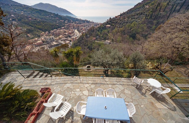 Alleinstehendes Ferienhaus mit Whirlpool, privatem Pool, W-LAN, TV, Innenhof, bei Portofino