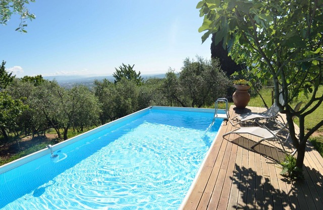 Alleinstehendes Ferienhaus mit privatem Pool, Klimaanlage, internet, TV, Innenhof, bei Lucca