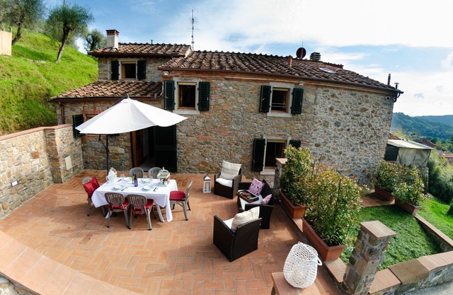 Alleinstehendes Ferienhaus mit internet, Klimaanlage, privatem Pool, TV, Terrasse, bei Lucca