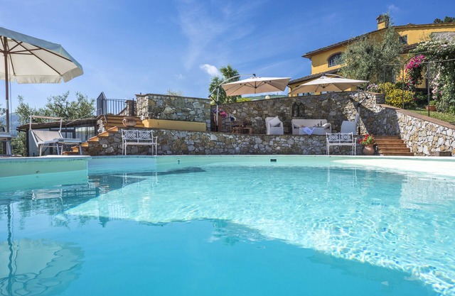 Private Villa mit 3 Schlafzimmern und 3 Bädern. Pool, A / C und WiFi!