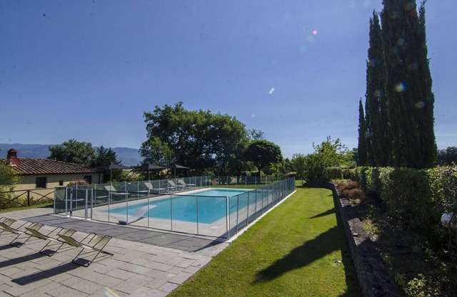 Alleinstehendes Ferienhaus mit privatem Pool, Klimaanlage, Whirlpool, W-LAN, TV, Panoramablick