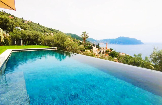 PRIVATE VILLA mit Meerblick, Pool, Garten, Doppelparkplatz
