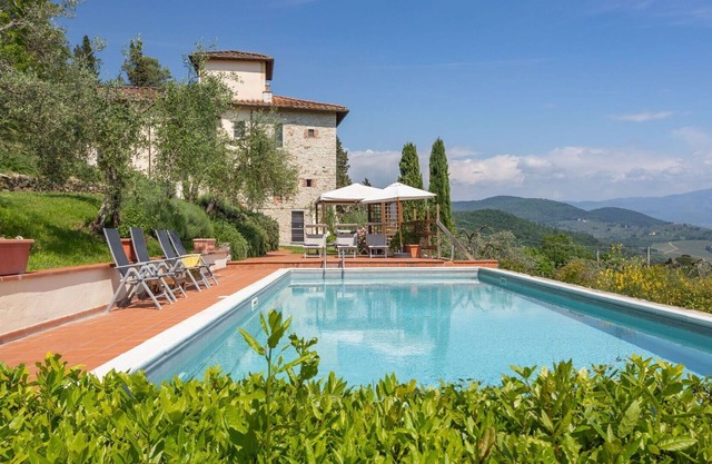Alleinstehendes Ferienhaus mit privatem Pool, W-LAN, TV, Haustiere erlaubt, Parkplatz, bei Florenz
