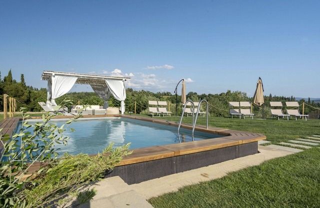 Alleinstehendes Ferienhaus mit Klimaanlage, privatem Pool, W-LAN, TV, Innenhof, Panoramablick