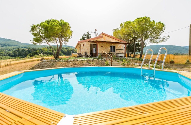 Alleinstehendes Ferienhaus mit privatem Pool, Klimaanlage, W-LAN, TV, Terrasse, Panoramablick
