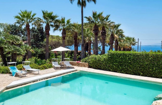Private villa with pool, walking distance from sea