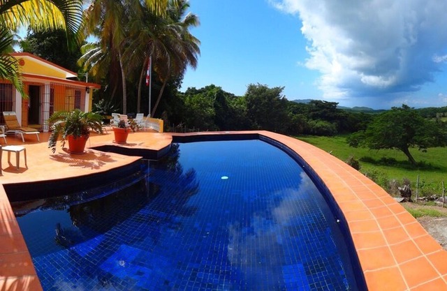 Private Villa mit Pool und Panoramablick in Pilon; 3 BR / 2 BA