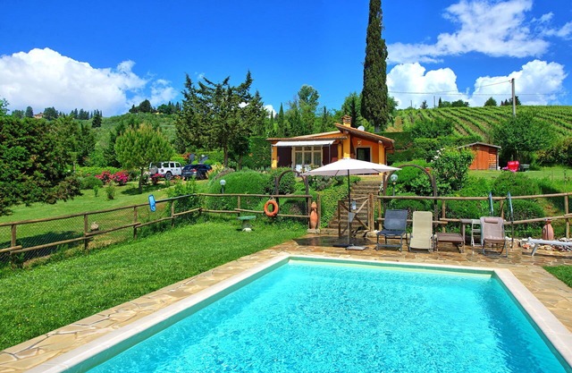 Alleinstehendes Ferienhaus mit W-LAN, Klimaanlage, privatem Pool, TV, Innenhof, bei San Gimignano