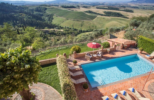 Alleinstehendes Ferienhaus mit Klimaanlage, W-LAN, privatem Pool, TV, Terrasse, Panoramablick