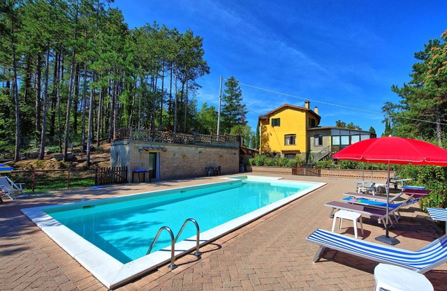 Alleinstehendes Ferienhaus mit privatem Pool, W-LAN, TV, Balkon, Panoramablick, bei Arezzo