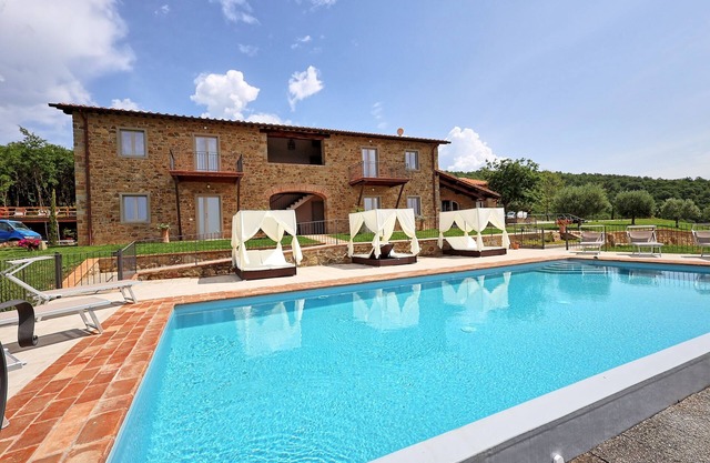 Privatvilla mit eigenem Pool in Panoramalage fuer 20 Personen
