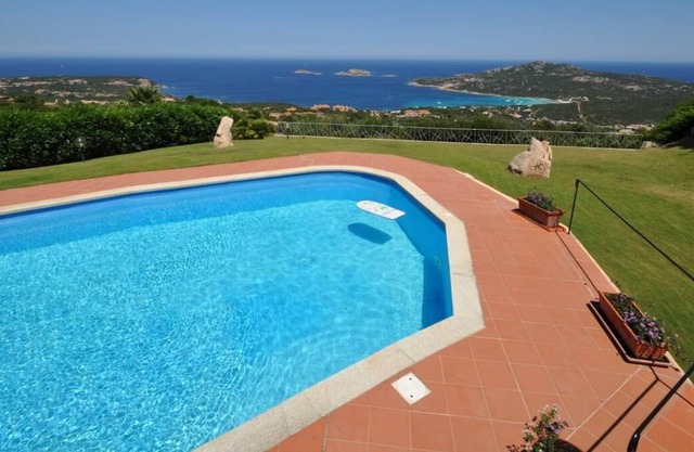 Private Villa mit Pool und Meerblick