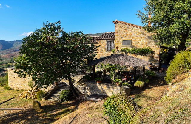 Alleinstehendes Ferienhaus mit W-LAN, privatem Pool, TV, Innenhof, Panoramablick, bei Cortona