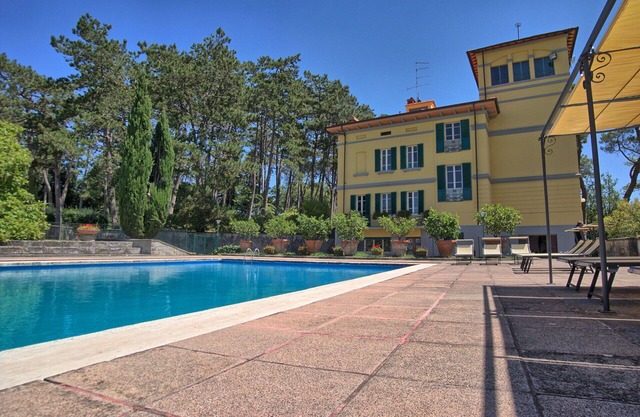 Alleinstehendes Ferienhaus mit privatem Pool, W-LAN, Whirlpool, TV, Panoramablick, bei Arezzo