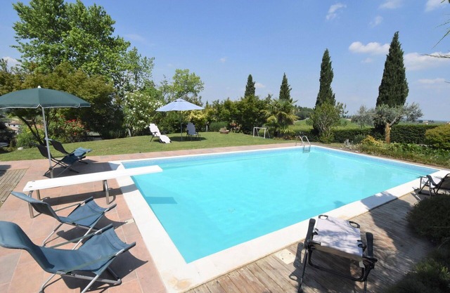 Alleinstehendes Ferienhaus mit Klimaanlage, W-LAN, privatem Pool, TV, Innenhof, Panoramablick
