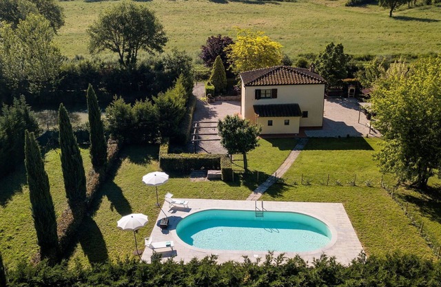 Alleinstehendes Ferienhaus mit privatem Pool, W-LAN, Klimaanlage, Innenhof, bei Montepulciano