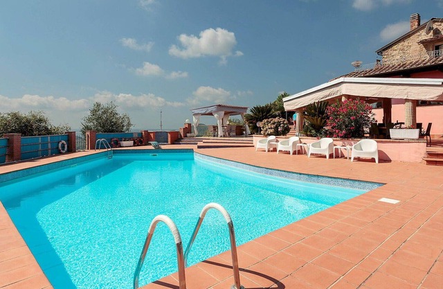 Alleinstehendes Ferienhaus mit Klimaanlage, privatem Pool, W-LAN, TV, Parkplatz, bei Viareggio