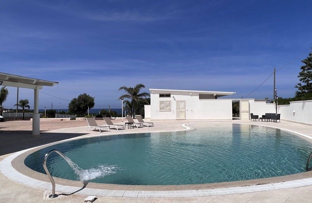 Alleinstehendes Ferienhaus mit privatem Pool, W-LAN, Klimaanlage, TV, Veranda, bei Polignano a Mare