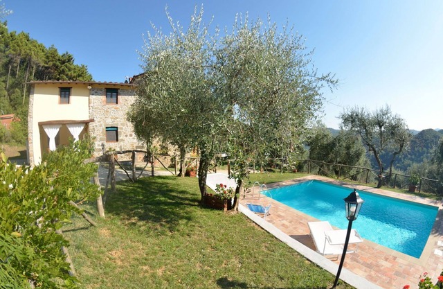 Alleinstehendes Ferienhaus mit W-LAN, privatem Pool, TV, Panoramablick, Parkplatz, bei Lucca