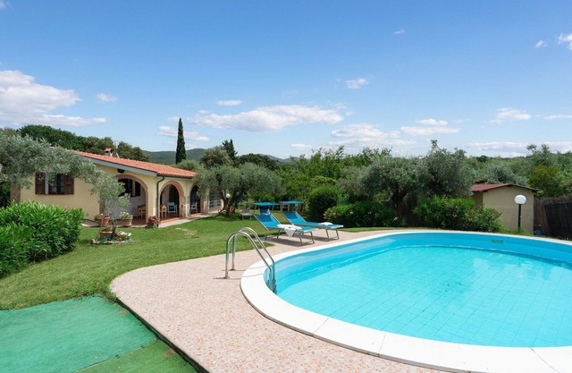 Alleinstehendes Ferienhaus mit W-LAN, Klimaanlage, privatem Pool, TV, Innenhof, Panoramablick