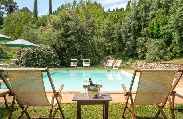 Alleinstehendes Ferienhaus mit W-LAN, privatem Pool, TV, Terrasse, Panoramablick, bei Lucca