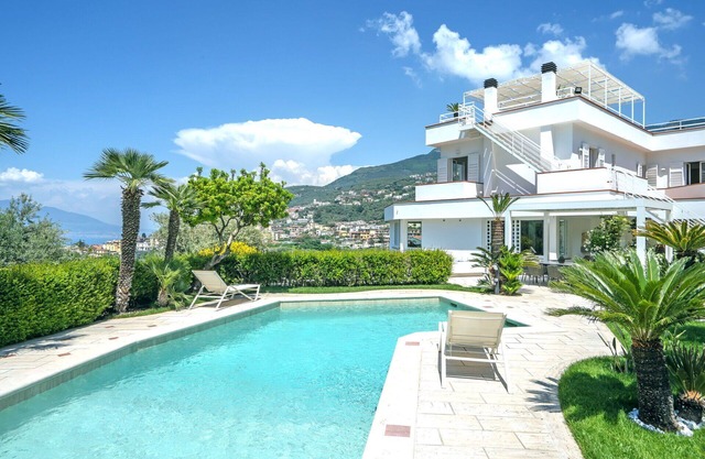 Schönes alleinstehendes Ferienhaus mit privatem Pool, Klimaanlage, W-LAN, Whirlpool, TV, Terrasse