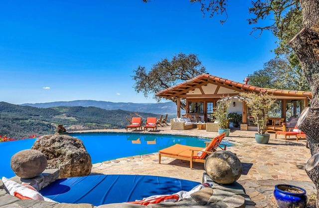 Private Vineyard Hilltop Estate