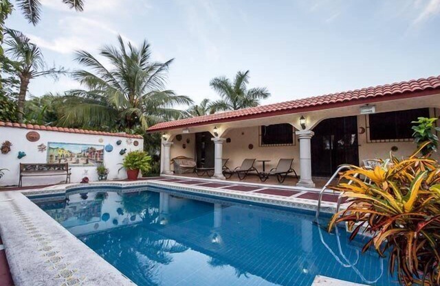 Privates, begehbares Haus, Pool, 4 Häuserblocks zum Meer