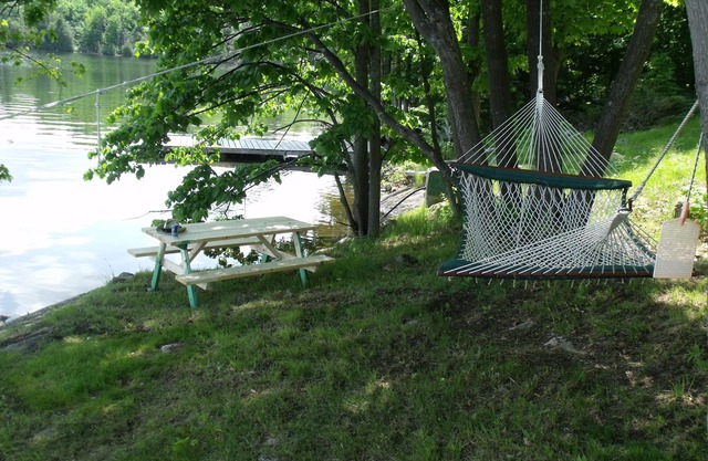 Private Waterfront Cottage on Beautiful Bob's Lake