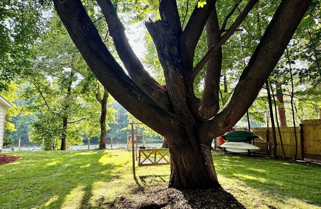 Private Waterfront Getaway – Hot Tub, Sauna, Arcade, Kayaks, Outdoor Ping Pong!
