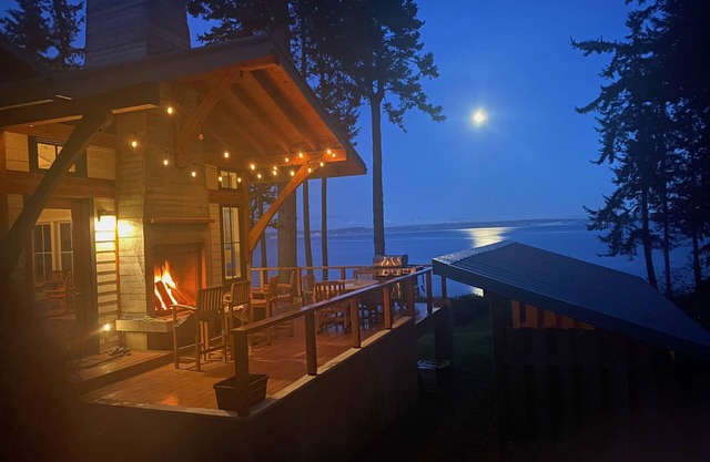 Private Waterfront Getaway auf Puget Sound-Schlafmöglichkeiten für 8 in Haus und separatem Loft