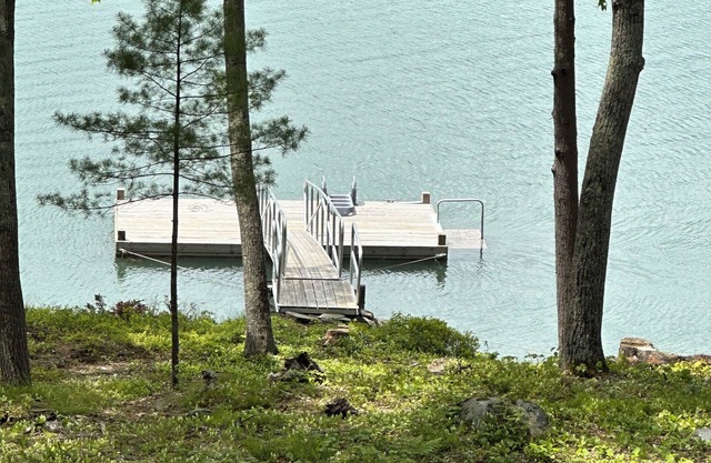 Private waterfront guest house on serene ocean cove in picturesque Harpswell.