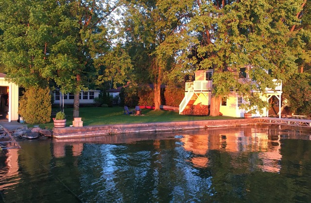 Privates Haus am Wasser mit wunderschönen Sonnenuntergängen