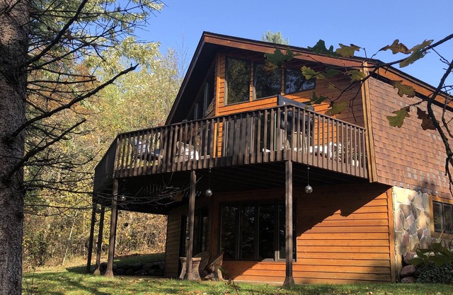 Private Wisconsin getaway 25 minutes from Hayward with hot tub!