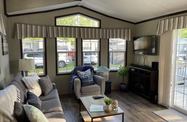 Private Wooded Lot - Sherkston Shores Cottage