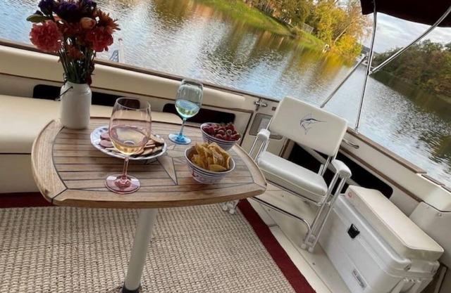 Private Yacht on Catskill Creek