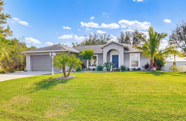 Private Yard & Screened Patio: Sunny Sebastian Gem