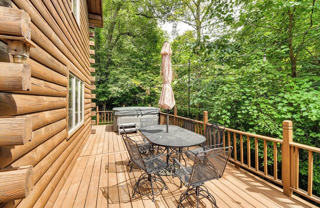 Private Yard: Secluded Hannibal Cabin in the Pines