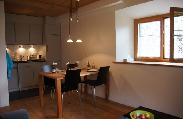 Pro La Tour Pitschna: Moderne 2.5-Zimmerwohnung in Ardez am historischen Wohnturm aus dem 13. Jhd.