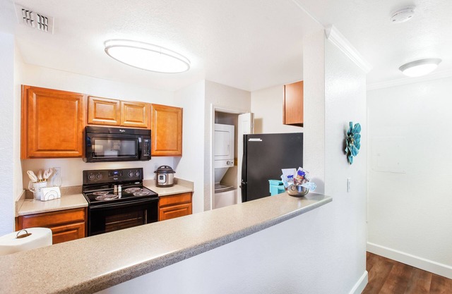 Pro Stays: Midterm Housing - Comfort and Easenn