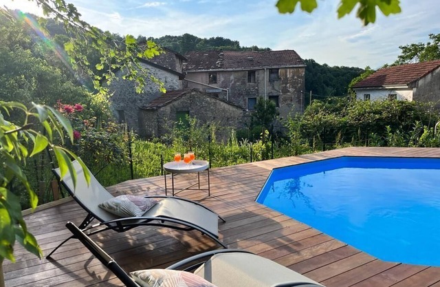Proche des 5 Terres, Authentique Maison de Village, son Jardin et sa Piscine