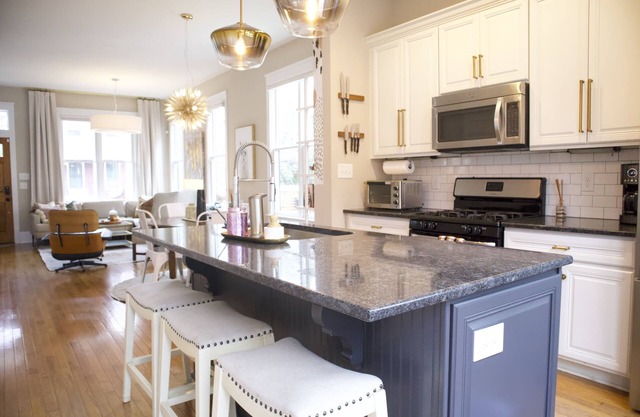 Professional 2bd Condo Near Downtown Raleigh