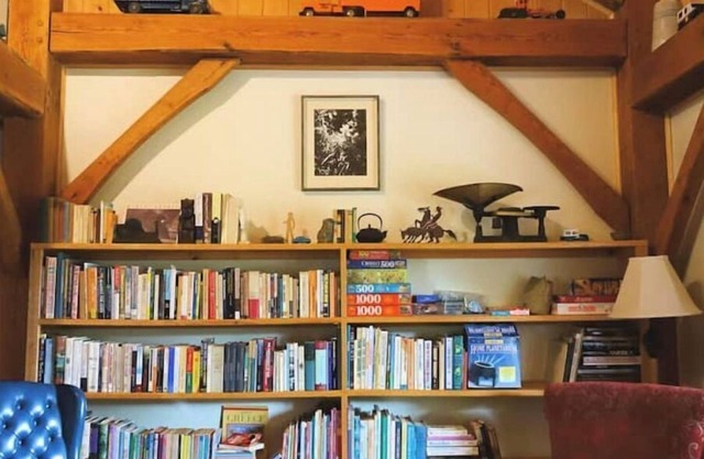 Professional/family/pet-friendly; fiber-optics in the forest, minutes to highway