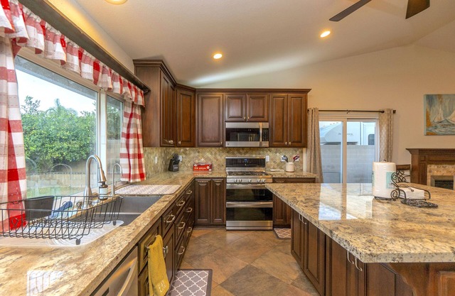 Professionally Cleaned Cozy Home*Gateway*Two parking garage