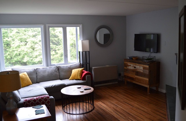 Professionally managed cozy ski gem in Warren!
